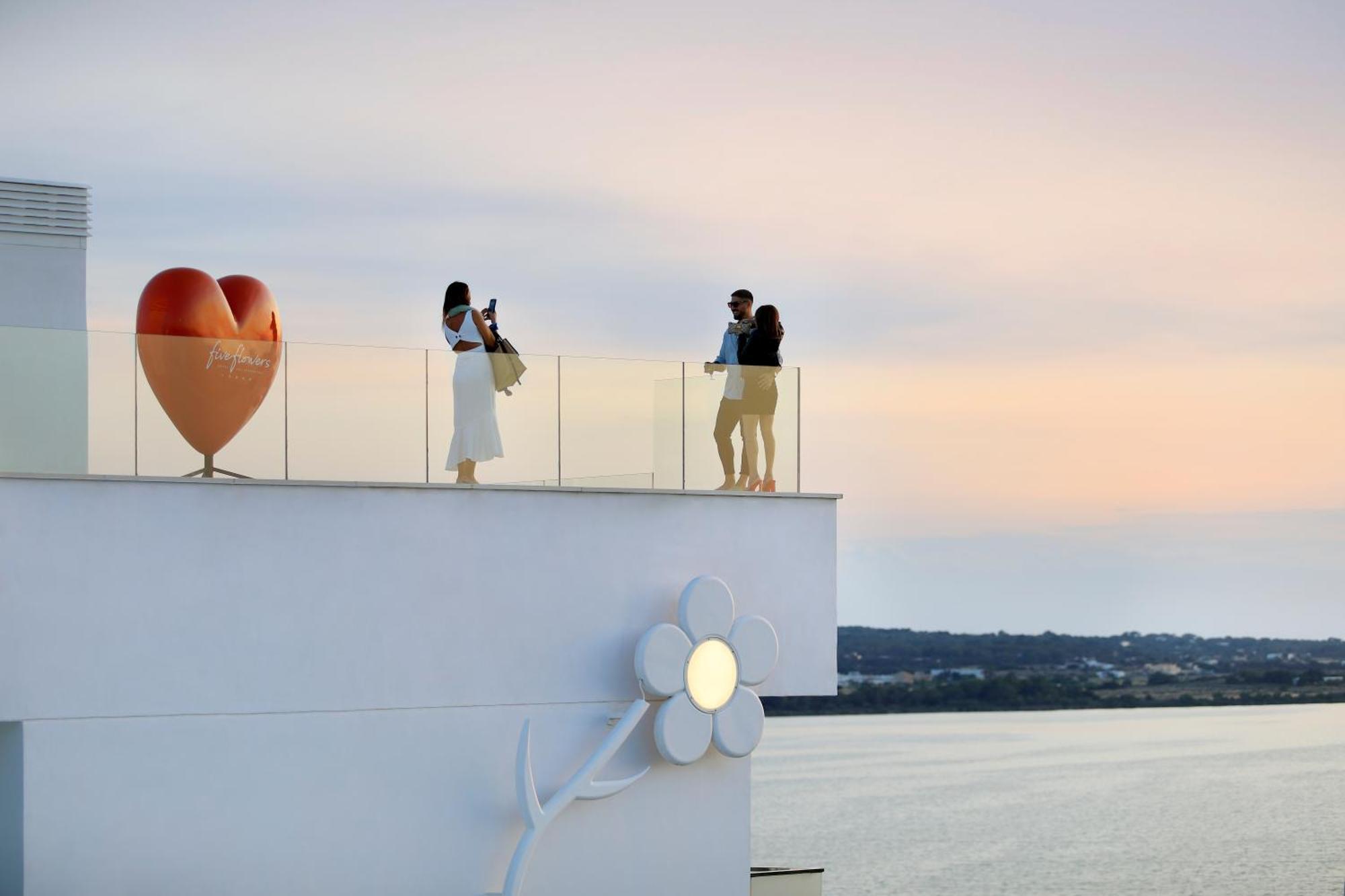 Five Flowers Hotel Formentera, Member Of Melia Collection Es Pujols Esterno foto