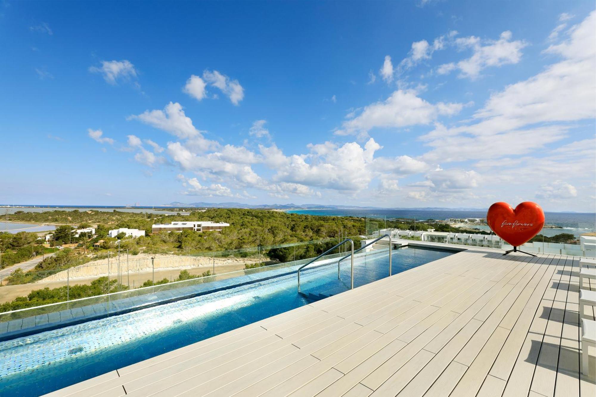 Five Flowers Hotel Formentera, Member Of Melia Collection Es Pujols Esterno foto