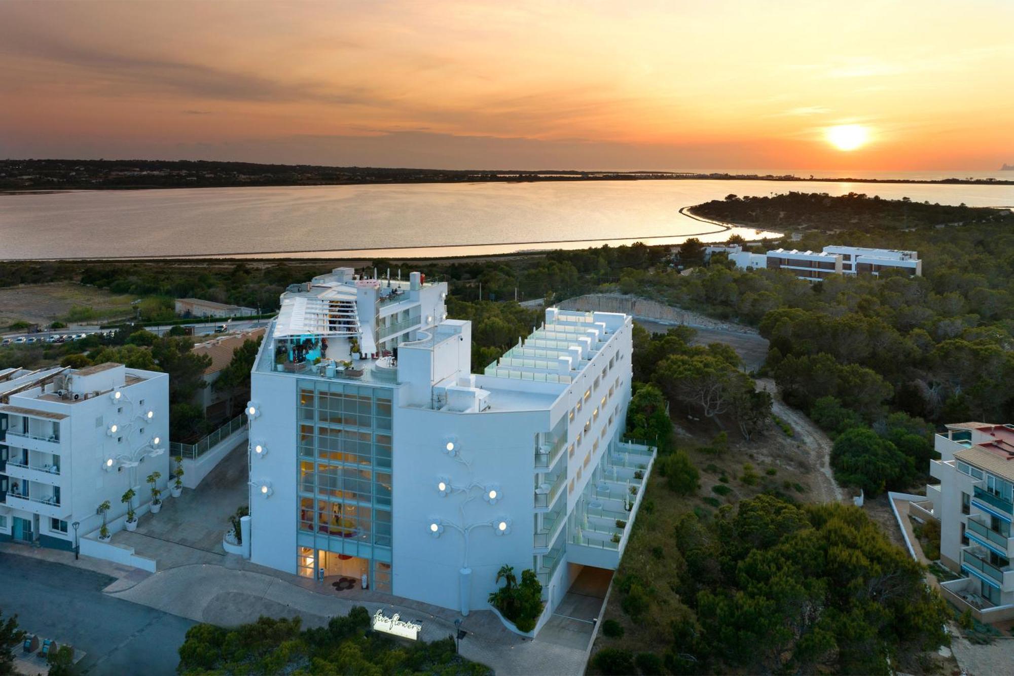 Five Flowers Hotel Formentera, Member Of Melia Collection Es Pujols Esterno foto