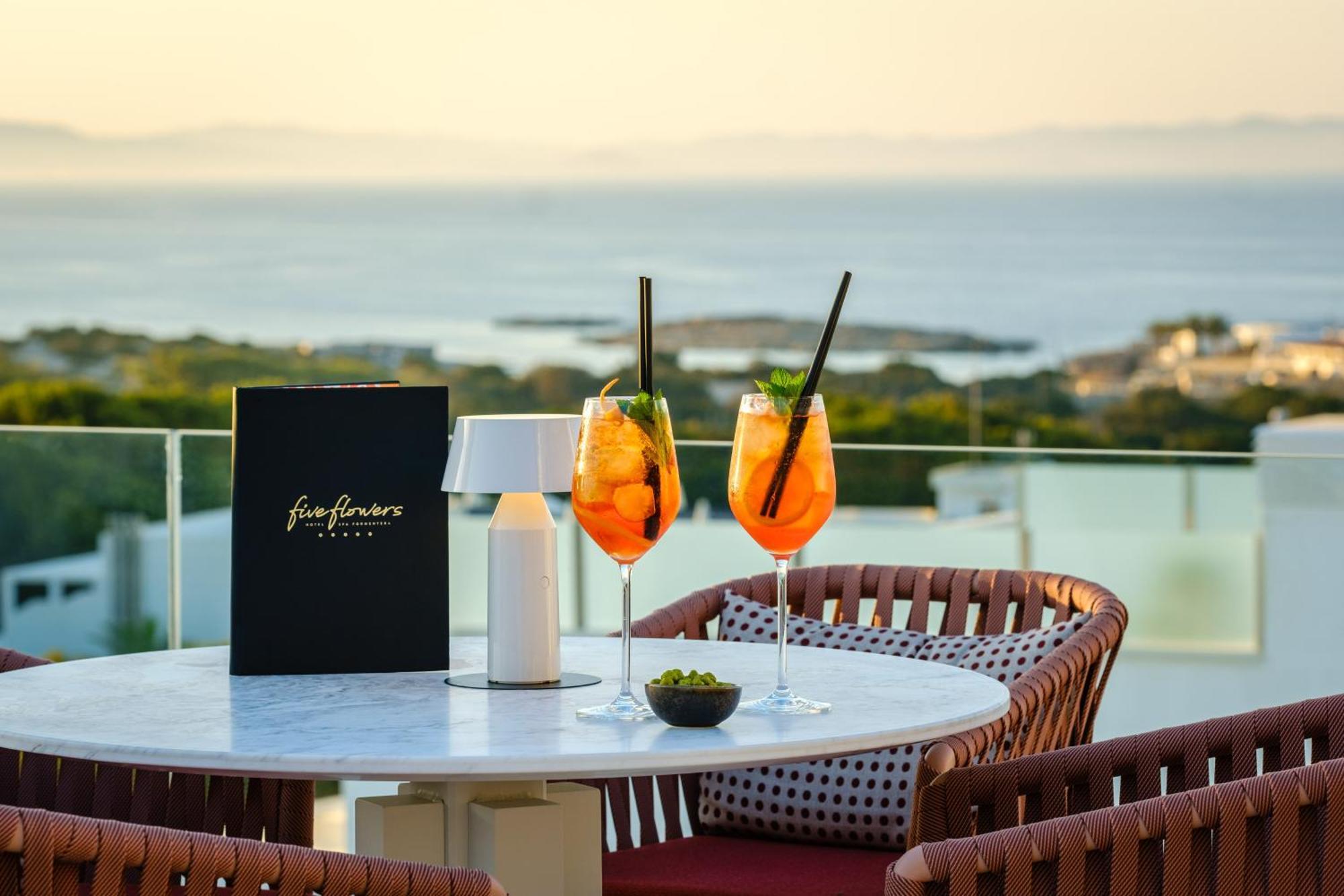 Five Flowers Hotel Formentera, Member Of Melia Collection Es Pujols Esterno foto